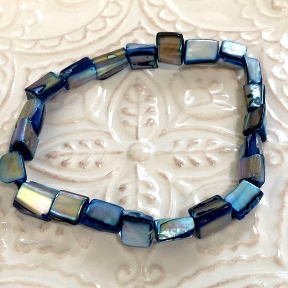 Blue Iridescent Triangular Abalone Mother of Pearl Seashell Stretch Bracelet - Picture 9 of 14